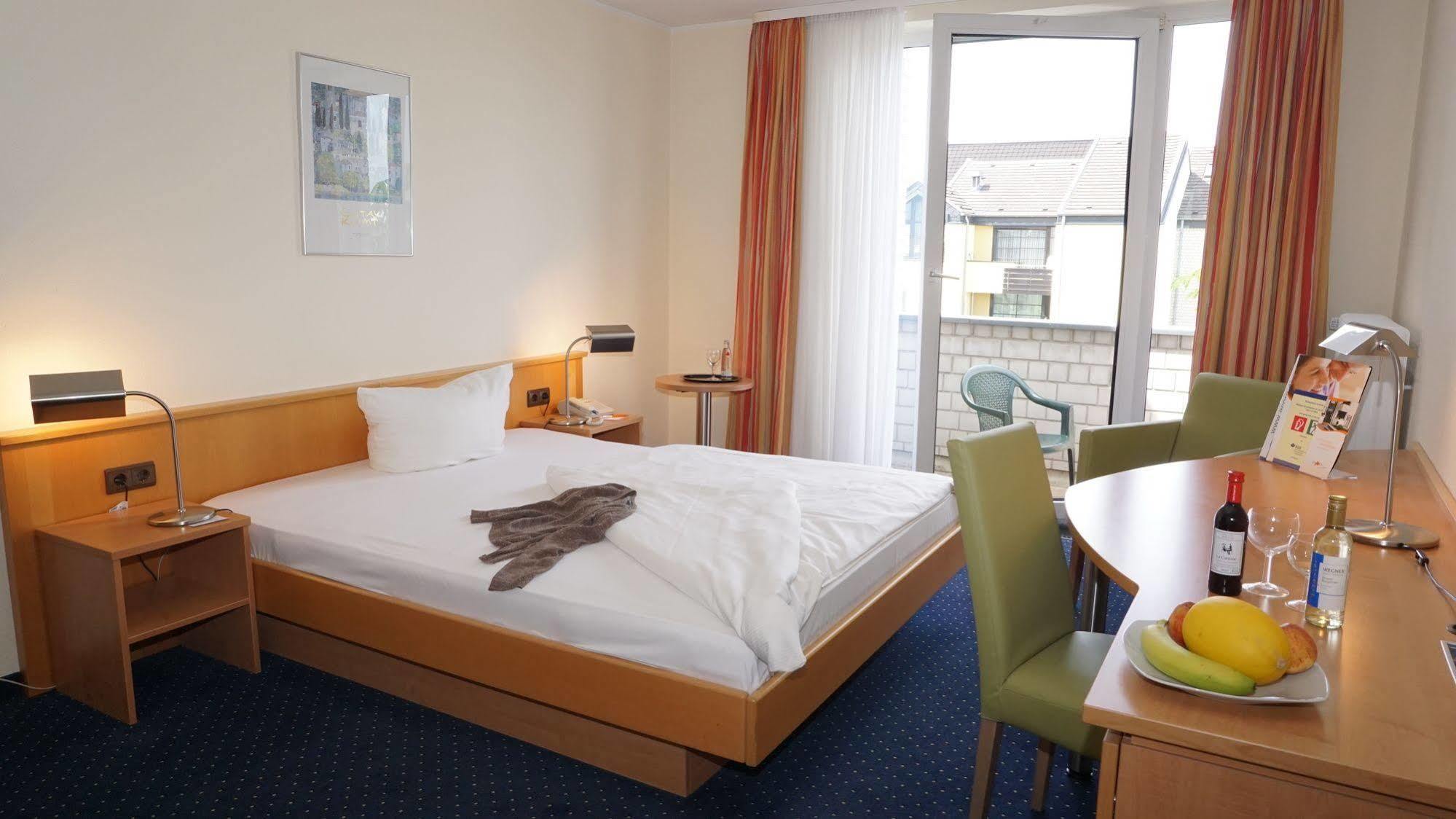 อโคร่า โฮเต็ล แอนด์ โวห์เนน Hotel บอนน์ ภายนอก รูปภาพ